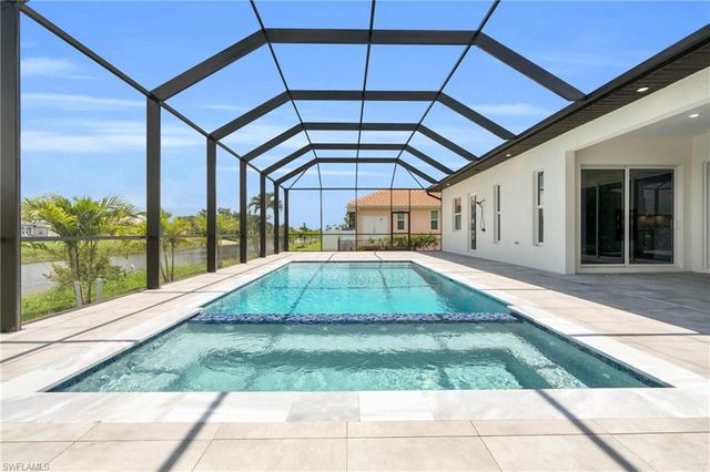 264 W Pine Valley LN, Rotonda West, FL 33947