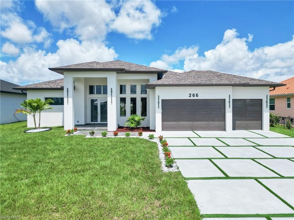 264 W Pine Valley LN, Rotonda West, FL 33947