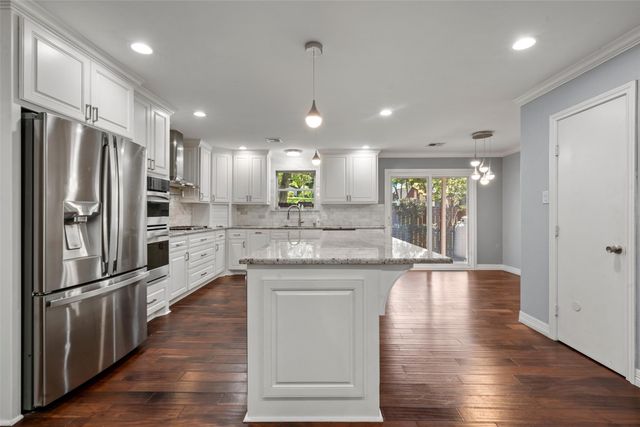 9925 Sandalwood Drive, Woodway, TX 76712