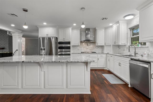 9925 Sandalwood Drive, Woodway, TX 76712