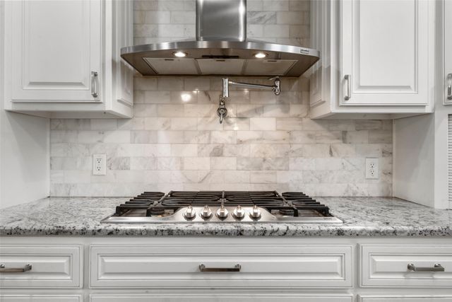 9925 Sandalwood Drive, Woodway, TX 76712