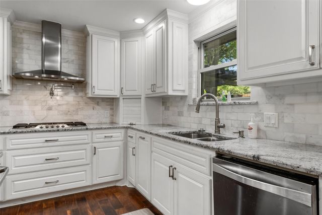 9925 Sandalwood Drive, Woodway, TX 76712