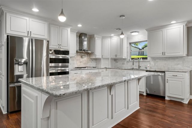 9925 Sandalwood Drive, Woodway, TX 76712