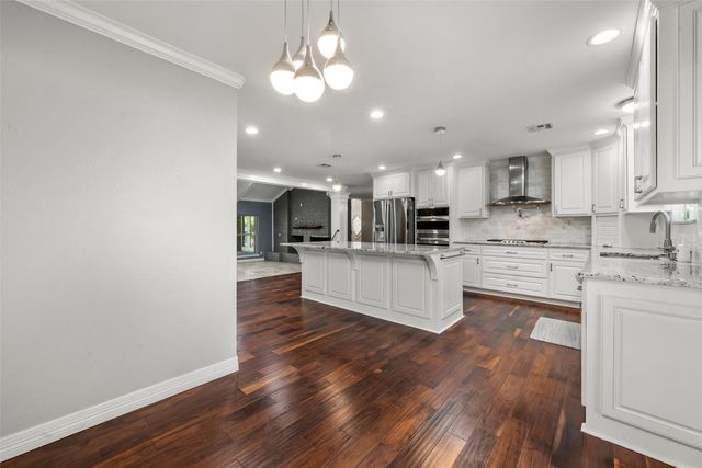 9925 Sandalwood Drive, Woodway, TX 76712