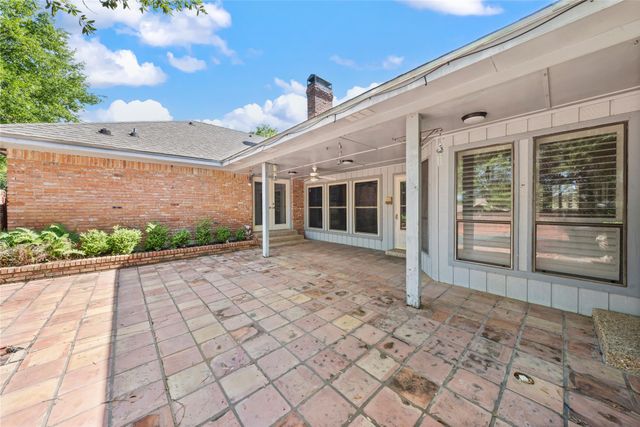 9925 Sandalwood Drive, Woodway, TX 76712