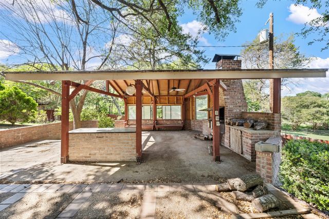 9925 Sandalwood Drive, Woodway, TX 76712