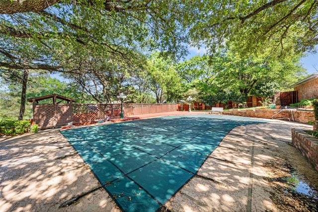 9925 Sandalwood Drive, Woodway, TX 76712