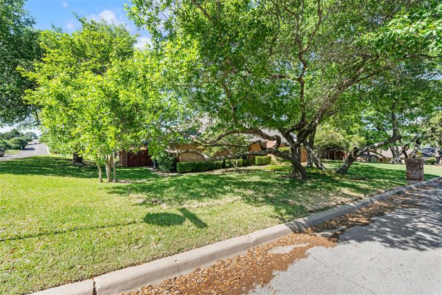 9925 Sandalwood Drive, Woodway, TX 76712