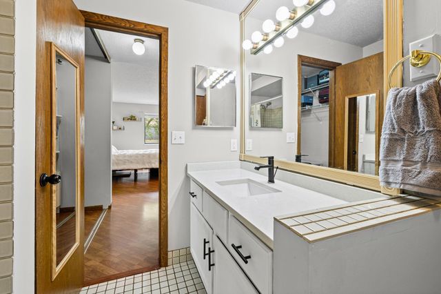 7618 York Avenue S 1218, Edina, MN 55435