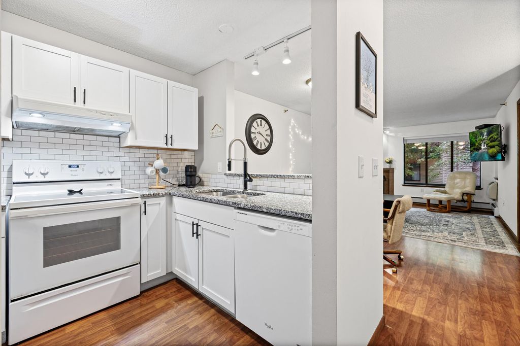 7618 York Avenue S 1218, Edina, MN 55435 — photo 2