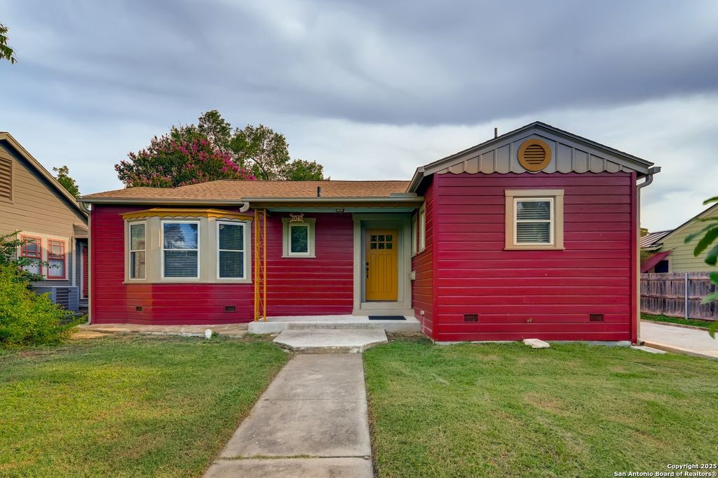 2040 W Mistletoe, San Antonio, TX 78201