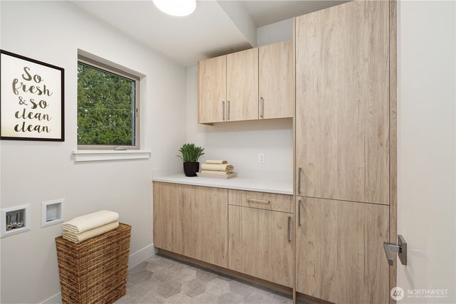 8707 126th Avenue NE, Kirkland, WA 98033