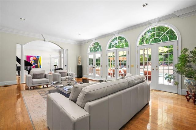 135 Lameloise Lane, Atlanta, GA 30327