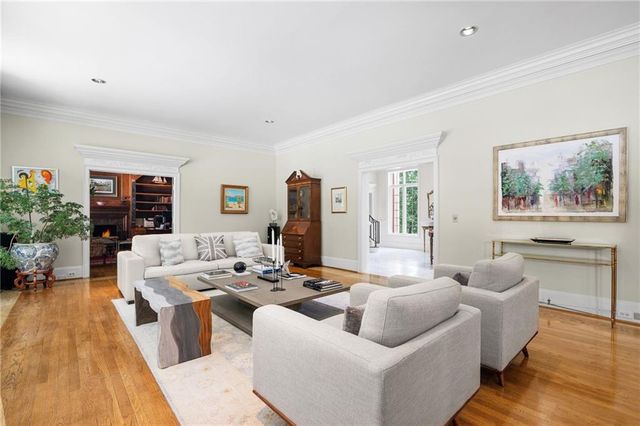 135 Lameloise Lane, Atlanta, GA 30327