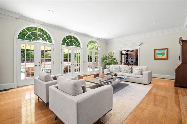 135 Lameloise Lane, Atlanta, GA 30327