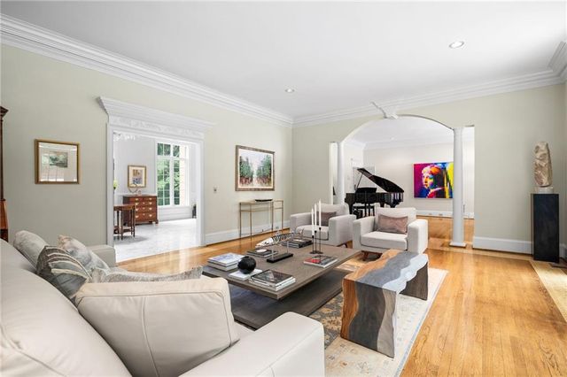135 Lameloise Lane, Atlanta, GA 30327