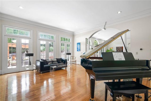 135 Lameloise Lane, Atlanta, GA 30327