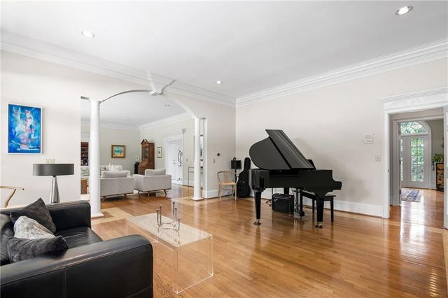135 Lameloise Lane, Atlanta, GA 30327