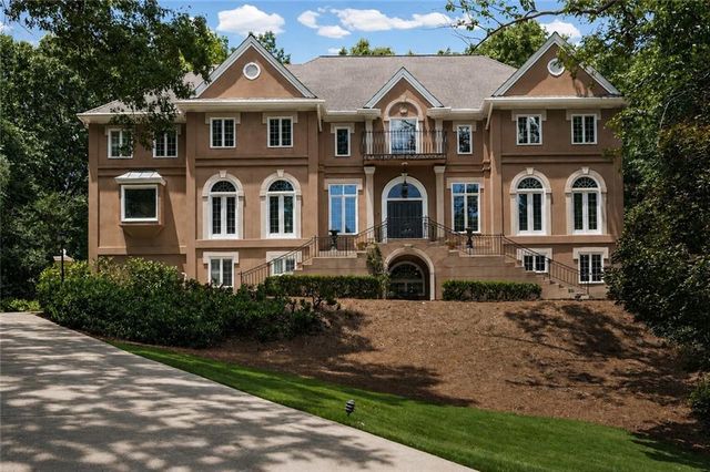 135 Lameloise Lane, Atlanta, GA 30327