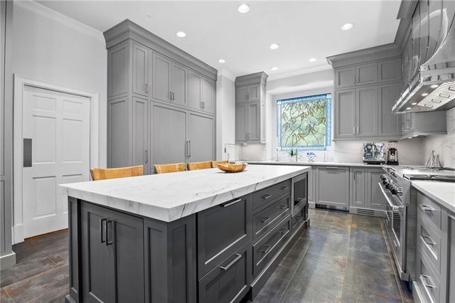 135 Lameloise Lane, Atlanta, GA 30327