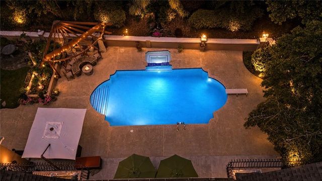 135 Lameloise Lane, Atlanta, GA 30327