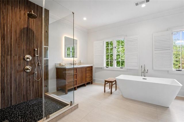 135 Lameloise Lane, Atlanta, GA 30327