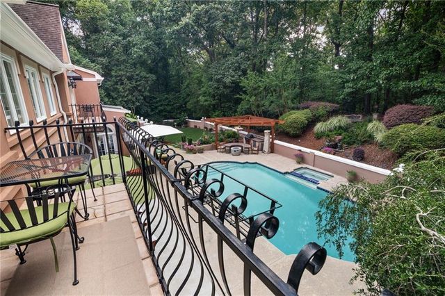 135 Lameloise Lane, Atlanta, GA 30327