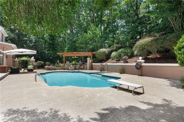 135 Lameloise Lane, Atlanta, GA 30327