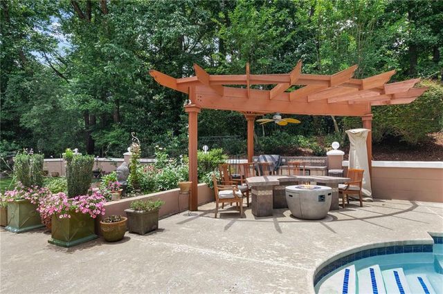 135 Lameloise Lane, Atlanta, GA 30327