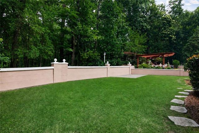 135 Lameloise Lane, Atlanta, GA 30327