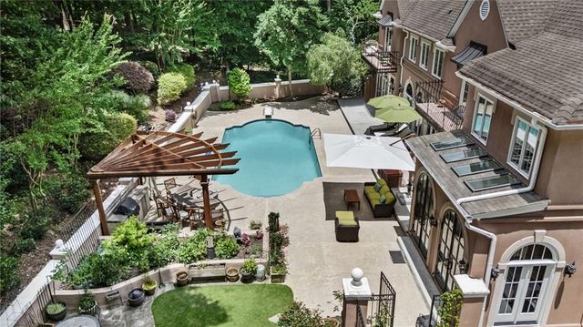 135 Lameloise Lane, Atlanta, GA 30327