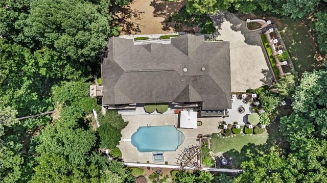 135 Lameloise Lane, Atlanta, GA 30327