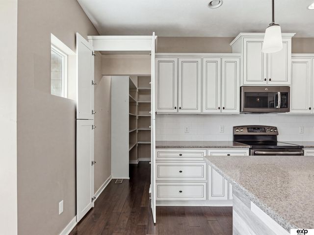 9511 S 172nd Street, Omaha, NE 68136