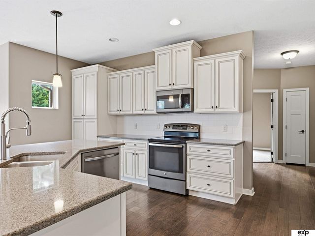 9511 S 172nd Street, Omaha, NE 68136