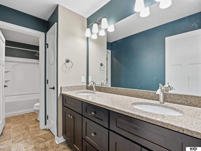 9511 S 172nd Street, Omaha, NE 68136