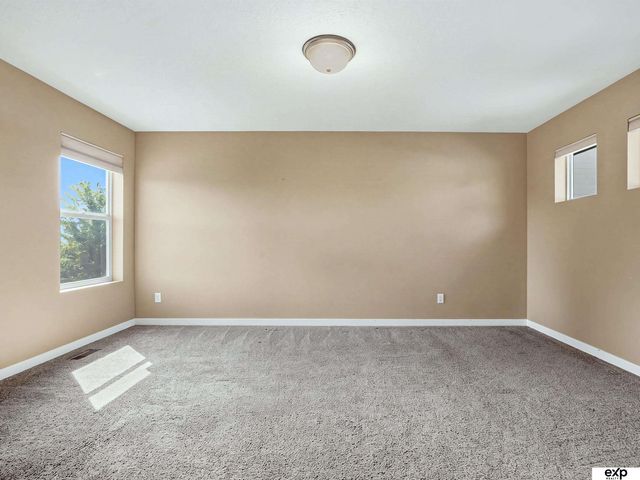9511 S 172nd Street, Omaha, NE 68136