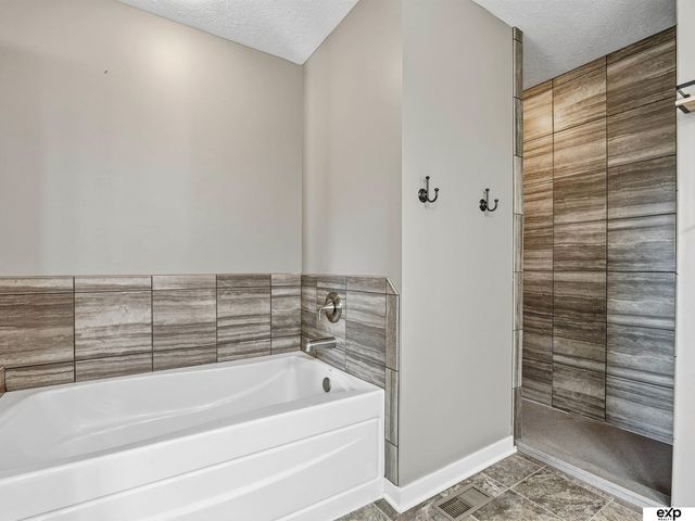9511 S 172nd Street, Omaha, NE 68136