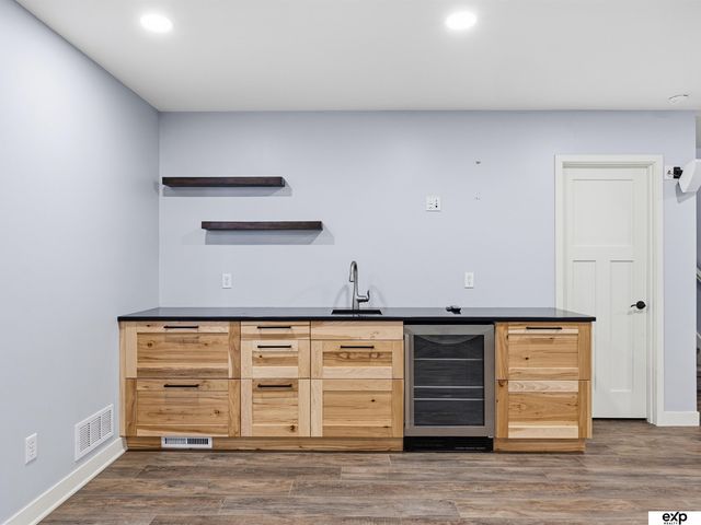 9511 S 172nd Street, Omaha, NE 68136