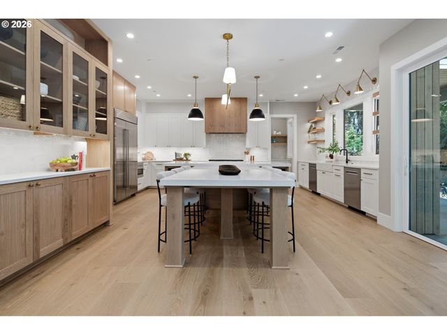 17950 KELOK Rd, Lake Oswego, OR 97034