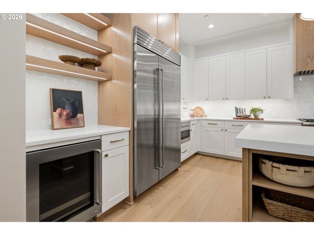 17950 KELOK Rd, Lake Oswego, OR 97034