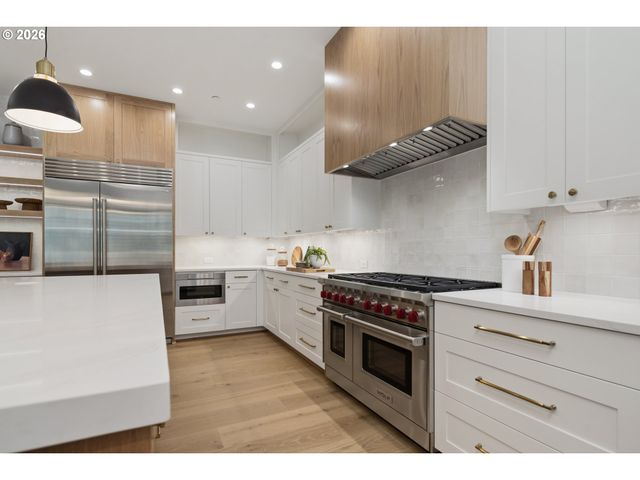 17950 KELOK Rd, Lake Oswego, OR 97034