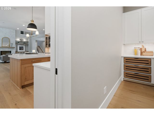 17950 KELOK Rd, Lake Oswego, OR 97034