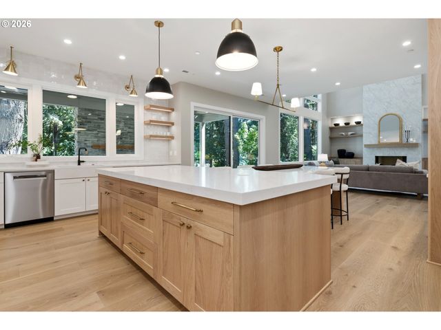 17950 KELOK Rd, Lake Oswego, OR 97034