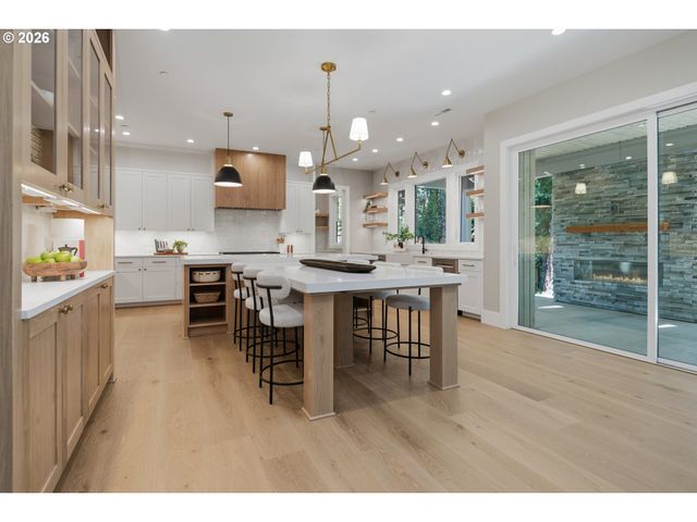 17950 KELOK Rd, Lake Oswego, OR 97034