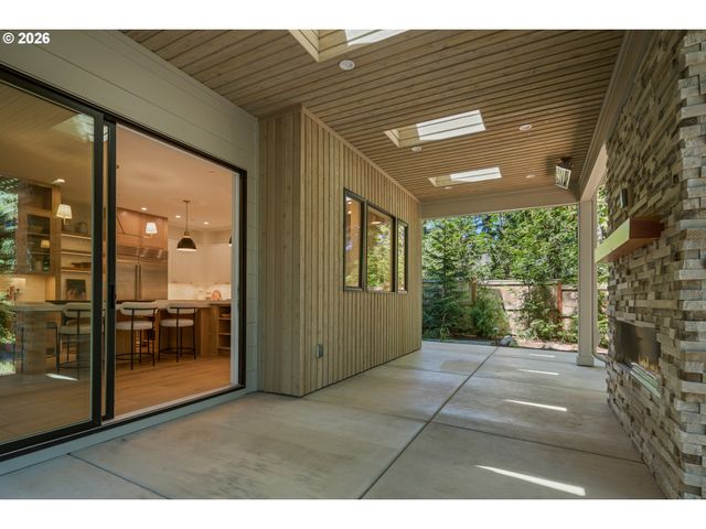 17950 KELOK Rd, Lake Oswego, OR 97034