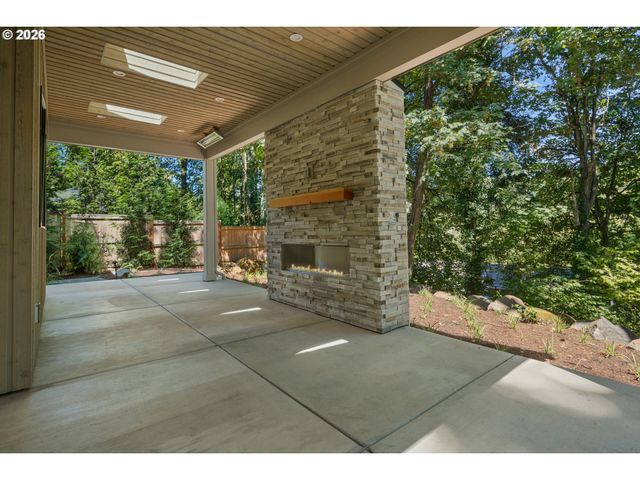 17950 KELOK Rd, Lake Oswego, OR 97034
