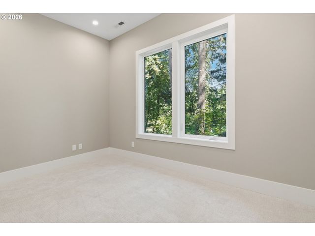 17950 KELOK Rd, Lake Oswego, OR 97034