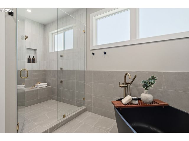 17950 KELOK Rd, Lake Oswego, OR 97034