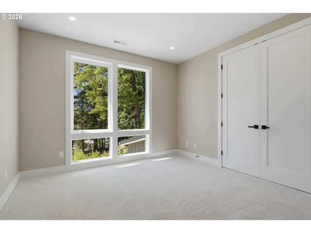 17950 KELOK Rd, Lake Oswego, OR 97034
