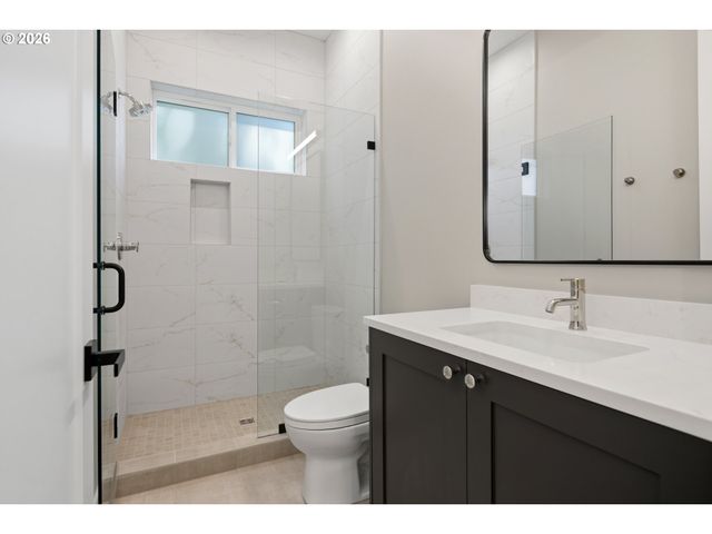 17950 KELOK Rd, Lake Oswego, OR 97034